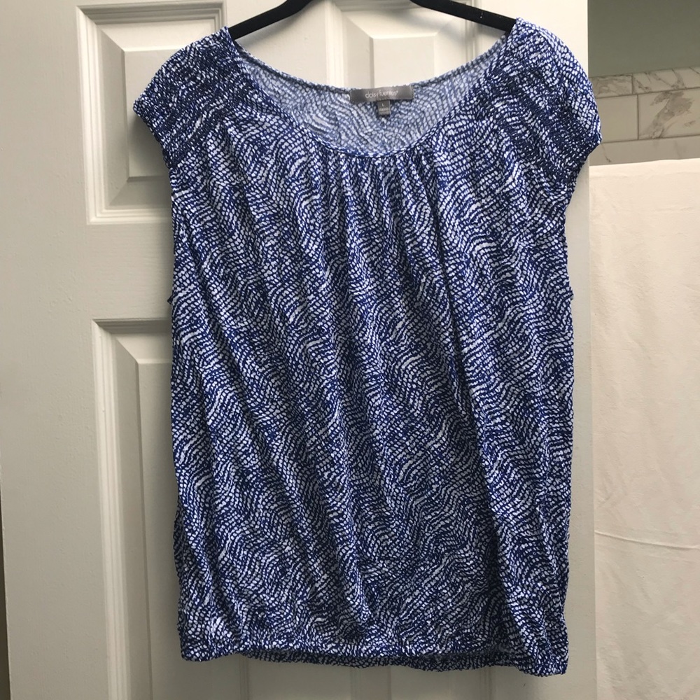 DAISY FUENTES L BLUE CAP SLEEVE BLOUSE